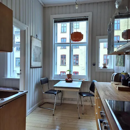 Apartman Bright And Cozy With Balcony