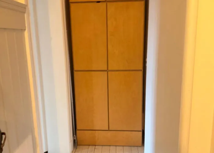 Bright And Cozy With Balcony