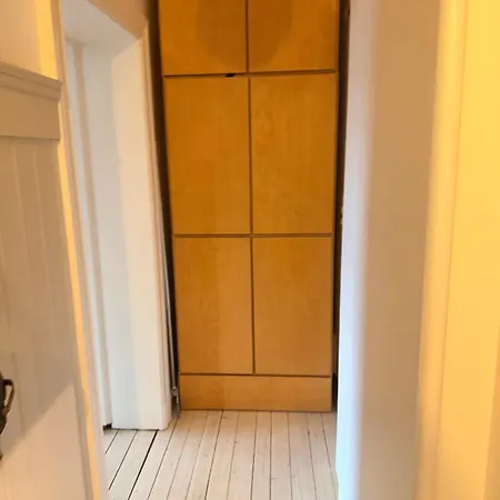 Bright And Cozy With Balcony